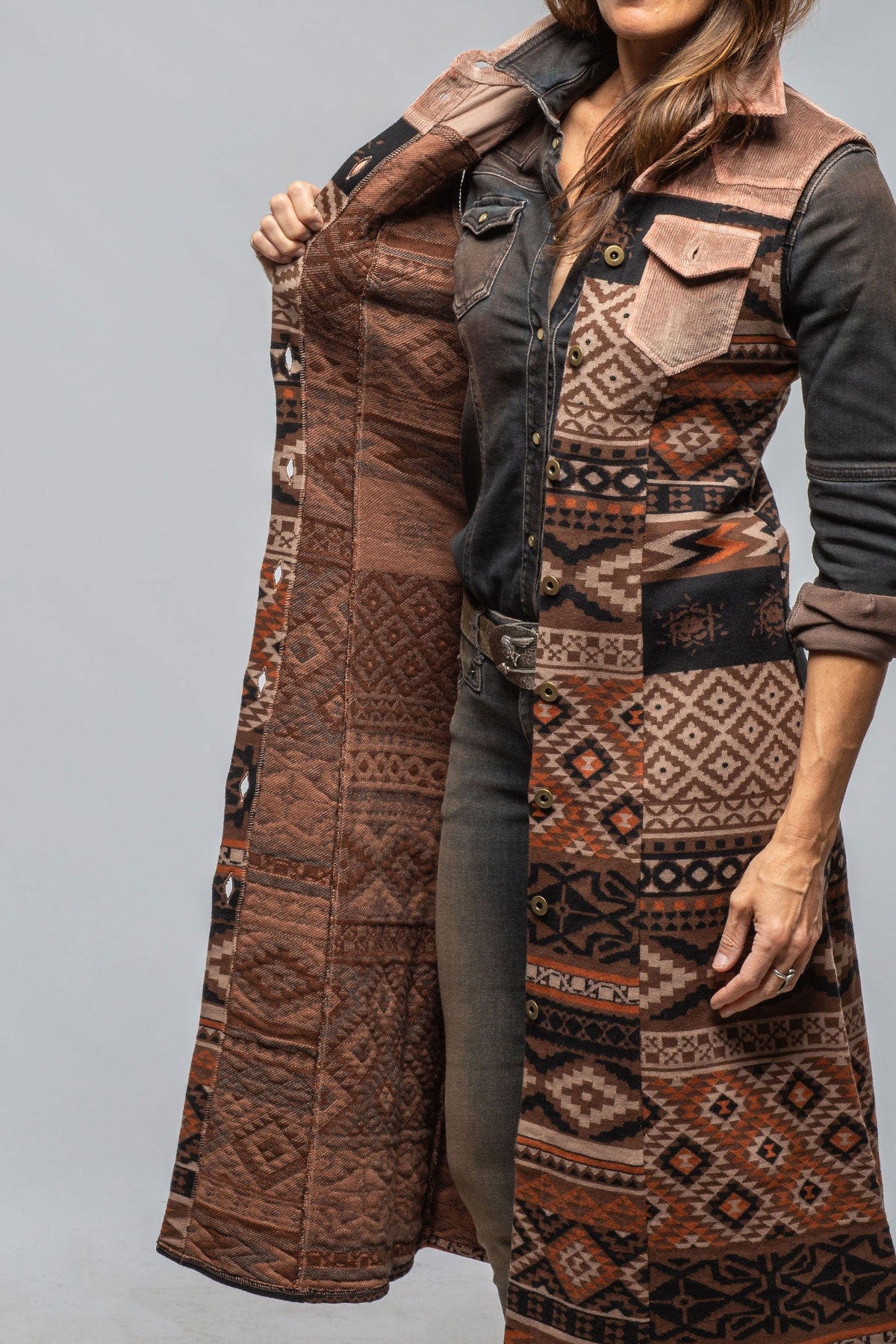 Badlands Long Vest In Brown - AXEL'S