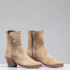 Kendall Zorro In Camel Break - AXEL'S