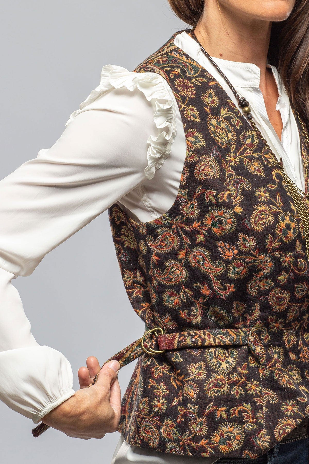 トップス Eaphi JACQUARD CURVY VEST T.ba Tavira Paisley Jacquard Vest In Burgundy | Axel's of Vail