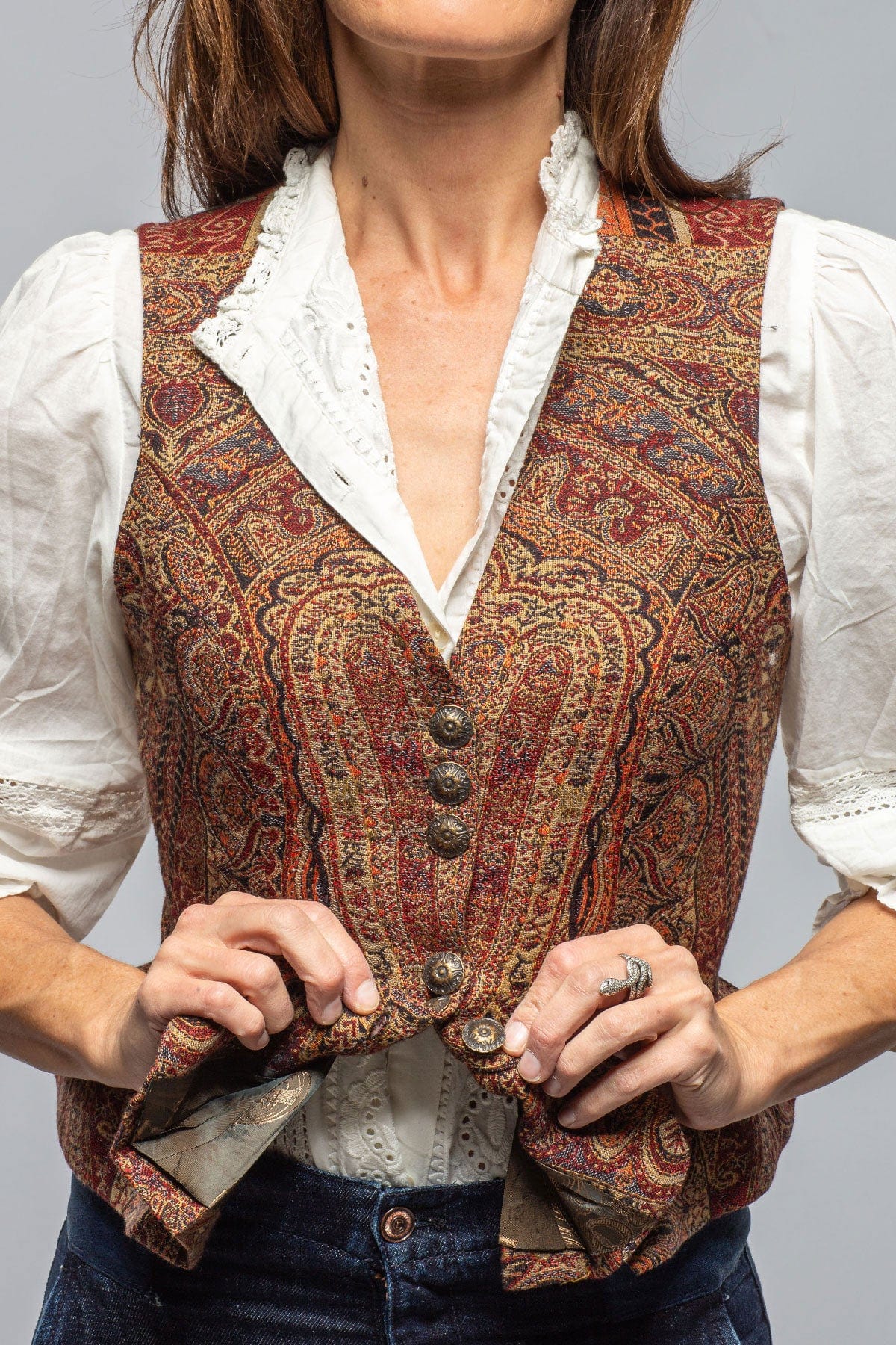 Tavira Paisley Jacquard Vest In Burgundy - AXEL'S