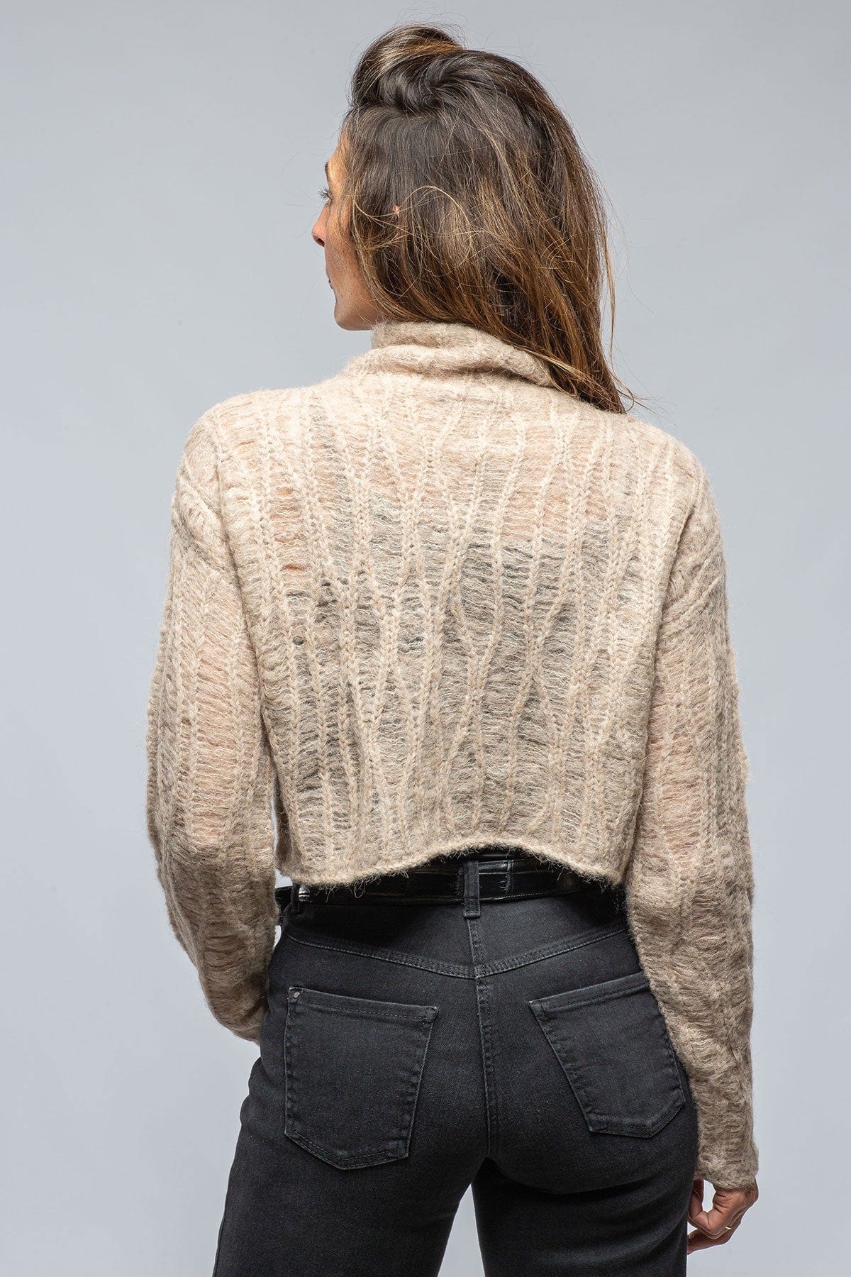 Manos Crop Sweater In Champagne - AXEL'S