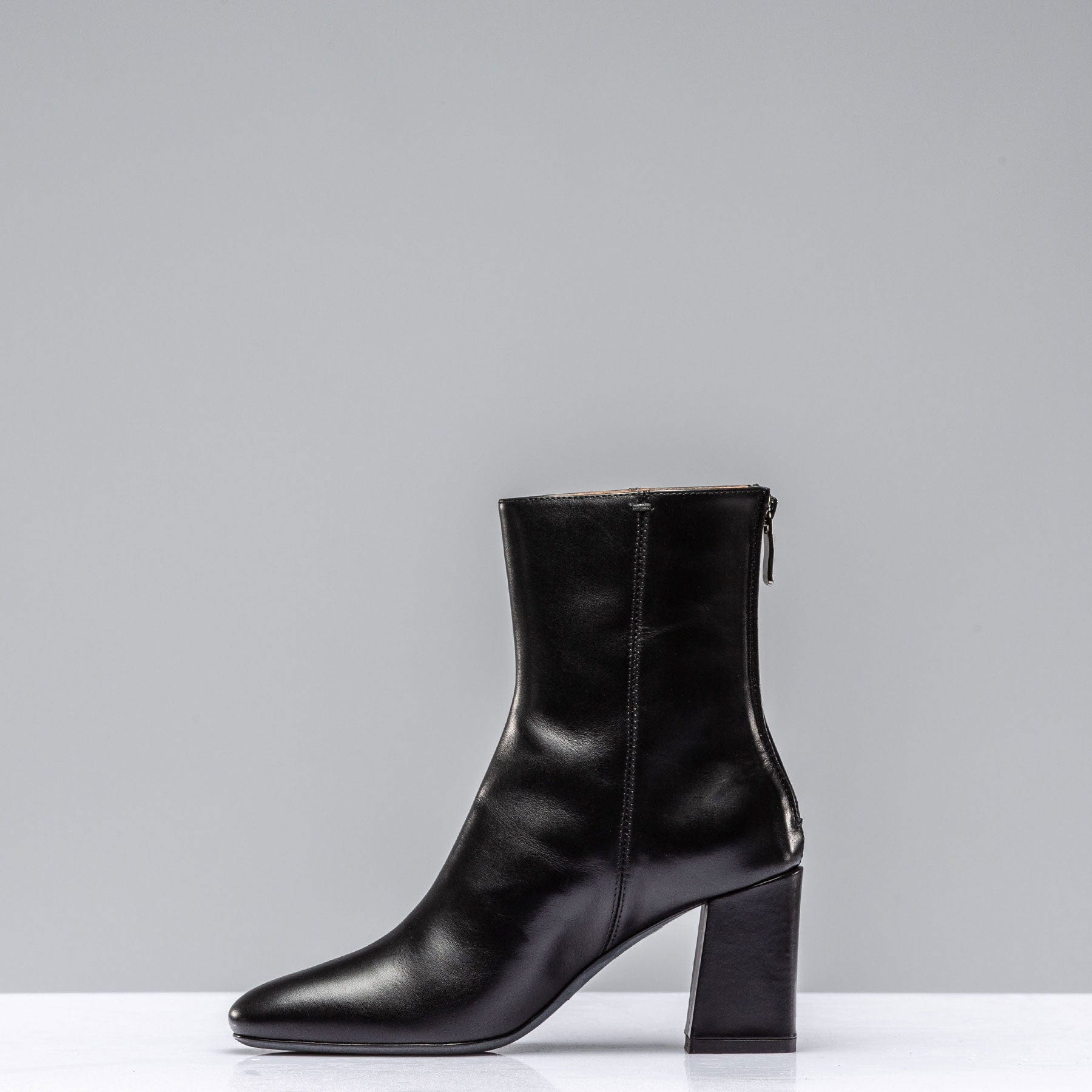 Eva Zip Boot In Black - AXEL'S