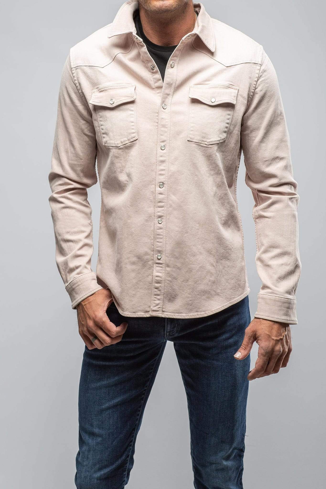 Tan Crew-neck T-shirt with Beige Denim Jacket Outfits For Men (5 ideas &  outfits) | Lookastic