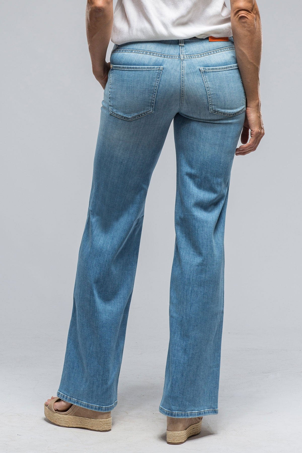 Aimee Wide Leg Jean In Washed Blue - AXEL'S