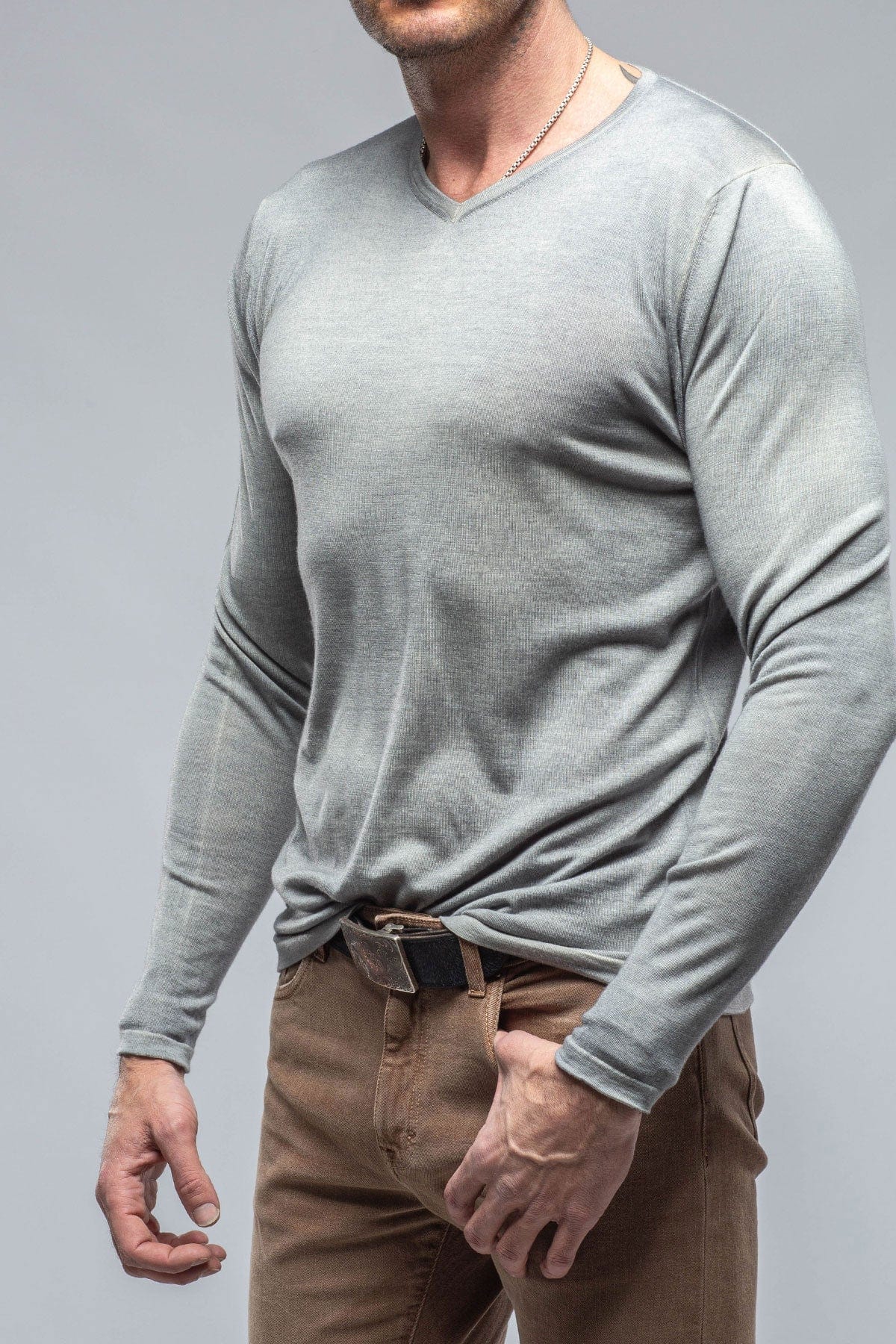 Mario Vneck Cashmere Sweater in Off White - AXEL'S