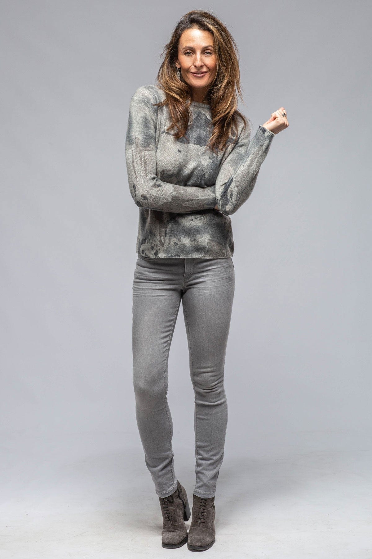 Mimi Art Print Sweater In Grey - AXEL'S