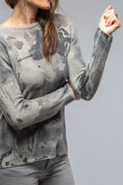Mimi Art Print Sweater In Grey - AXEL'S