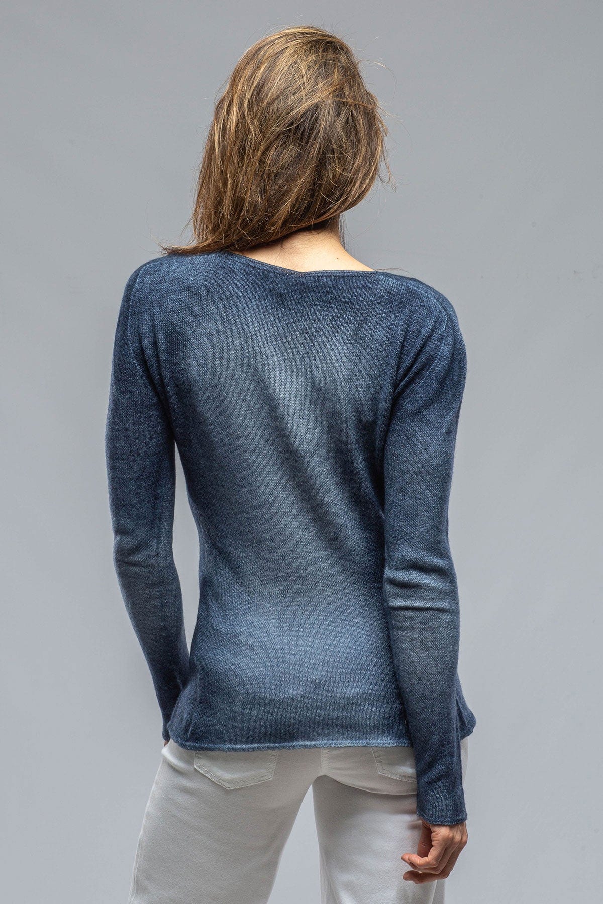 Sali Bi-Color V-Neck Sweater In Blue - AXEL'S