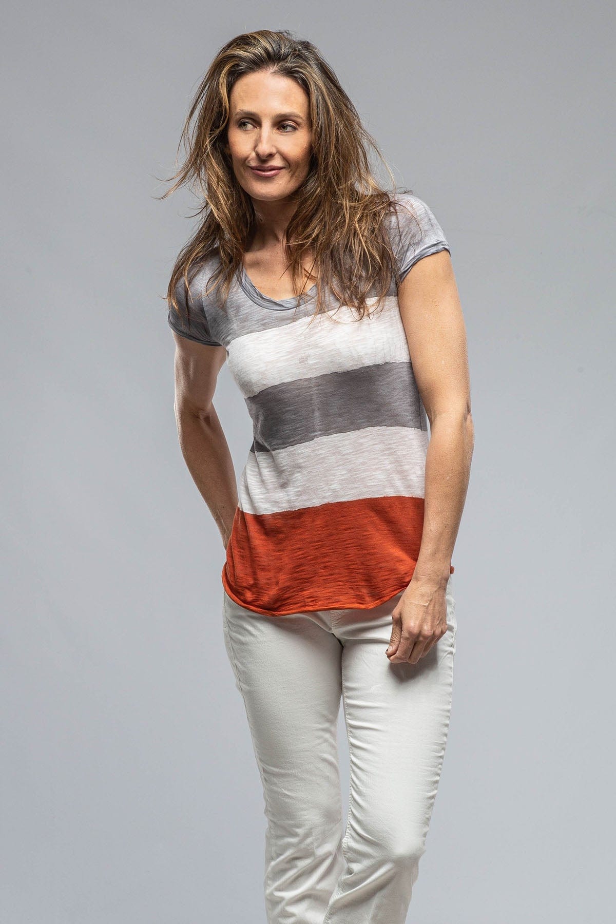 Round S/S Top In Stripes Silver, Tangerine, White - AXEL'S