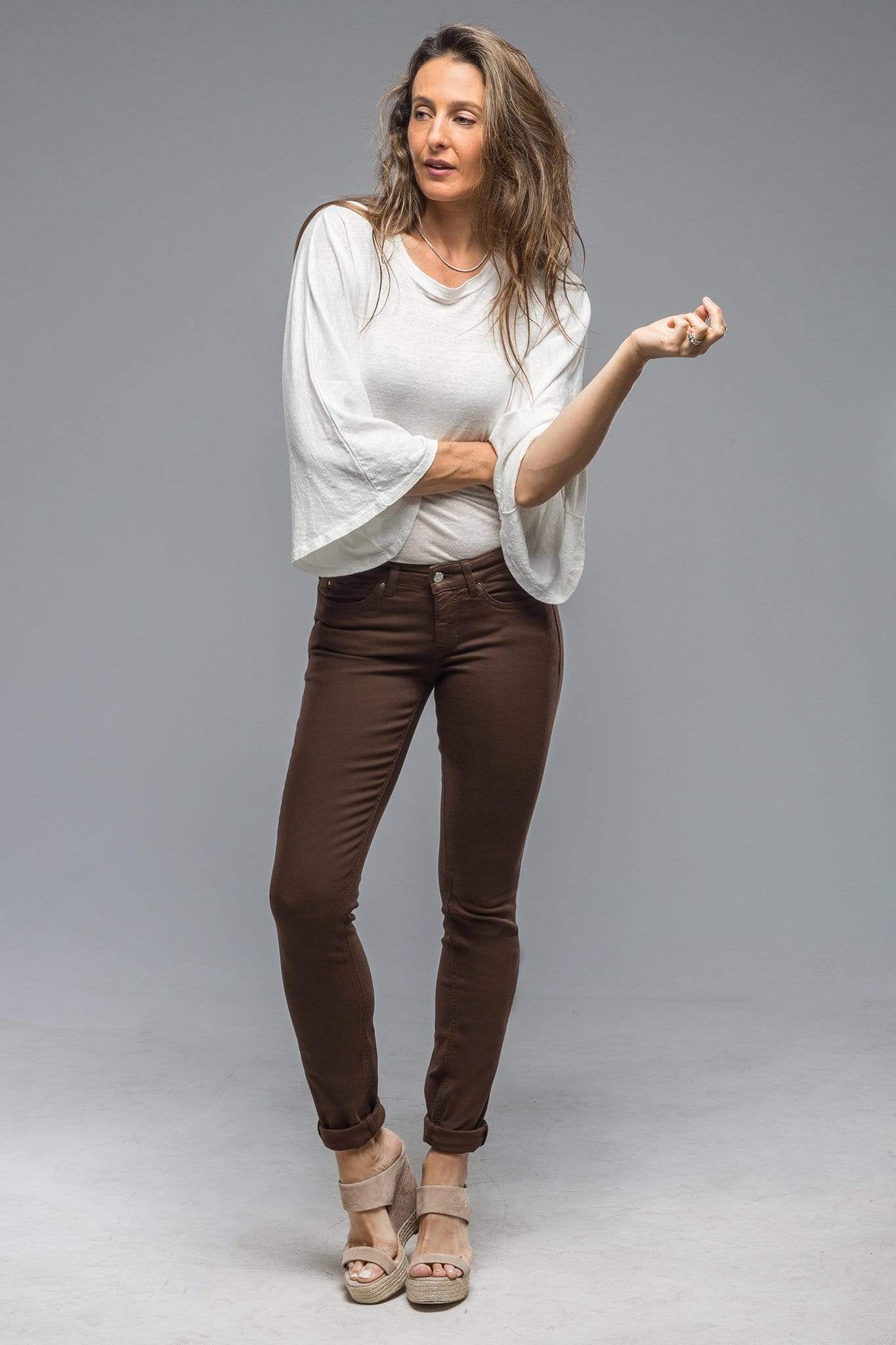 https://axelsltd.com/cdn/shop/products/mac-jeans-dream-skinny-in-fawn-brown-ladies-pants-axels-vail-28224212467901.jpg?v=1628361398&width=1365