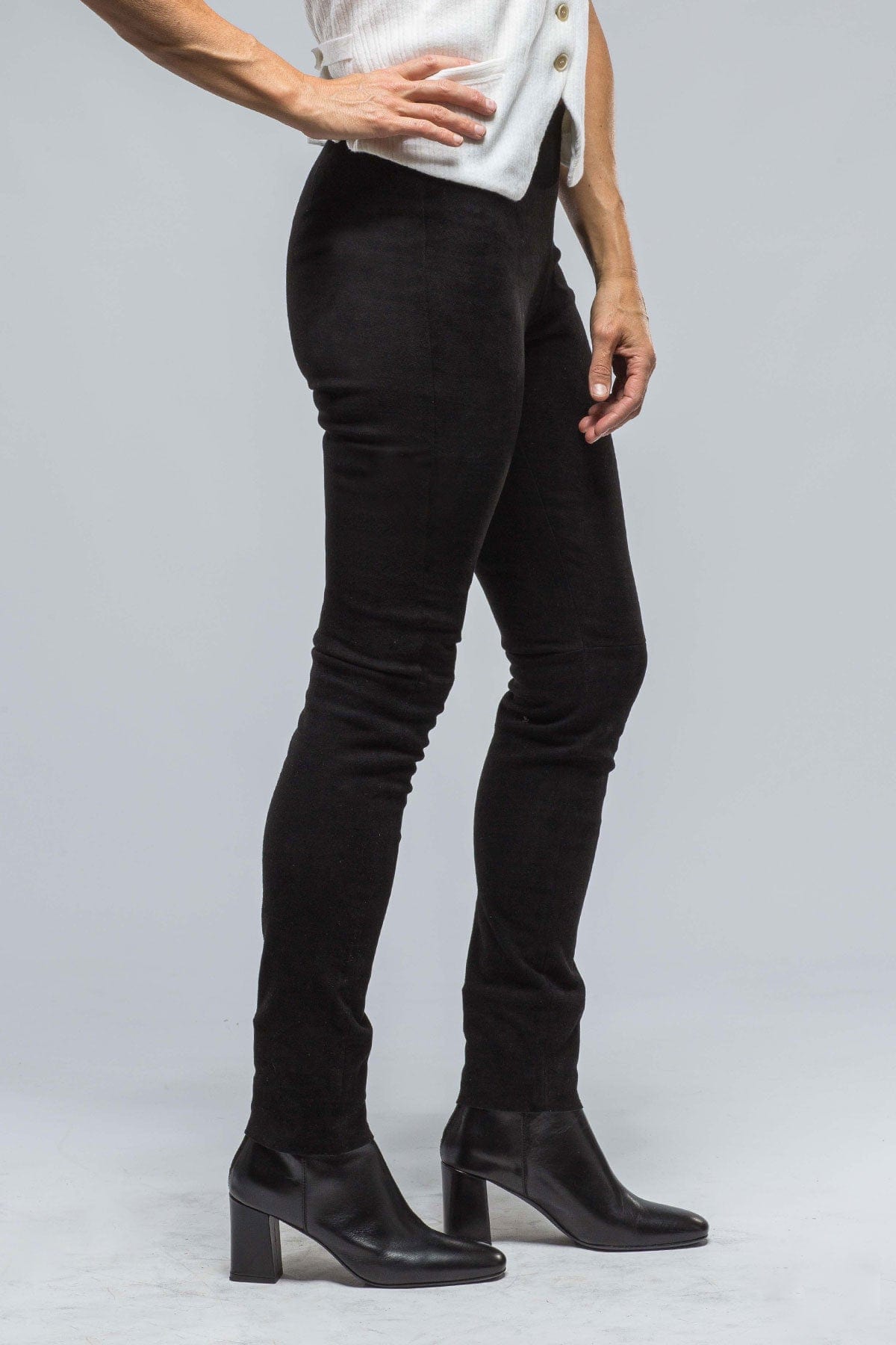 Tania Stretch Suede Pant In Black - AXEL'S